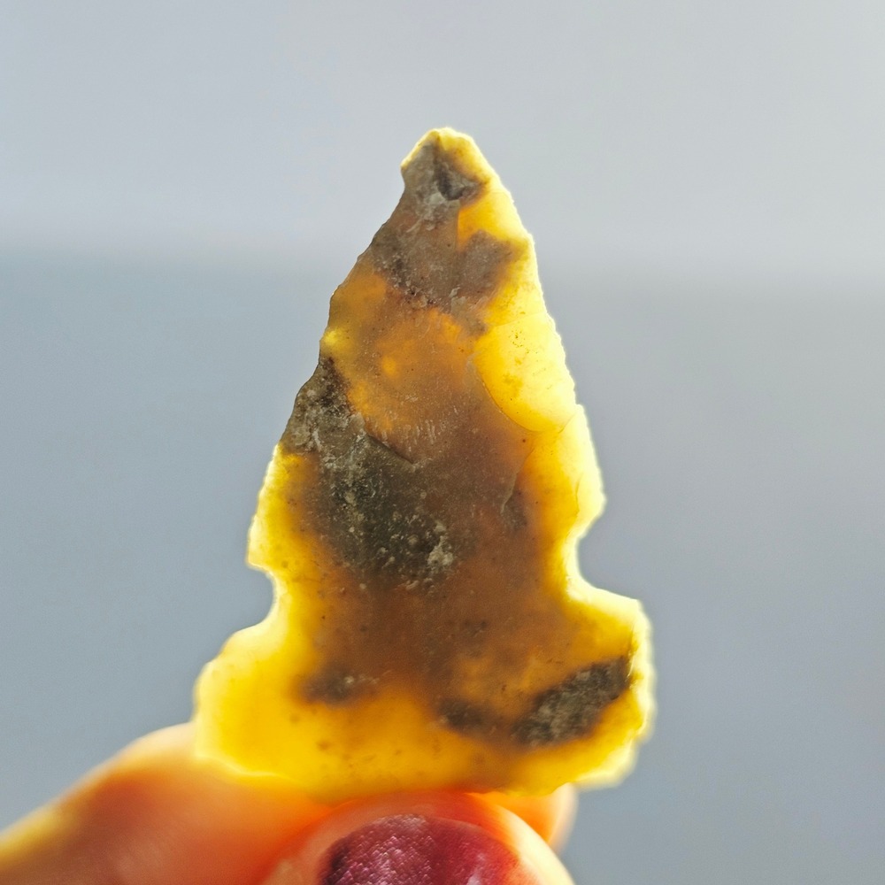 Ancient Stone Arrowhead Side Notched Honey Flint Artifact Relic 1.5 Inch